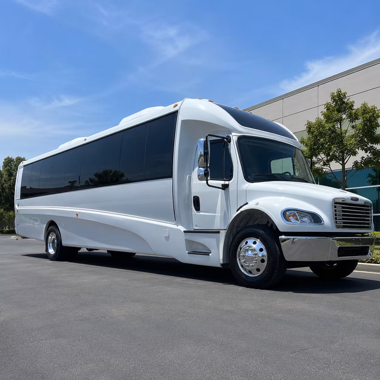 compare buses to the minneapolis institute of art and mill city museum from brooklyn park