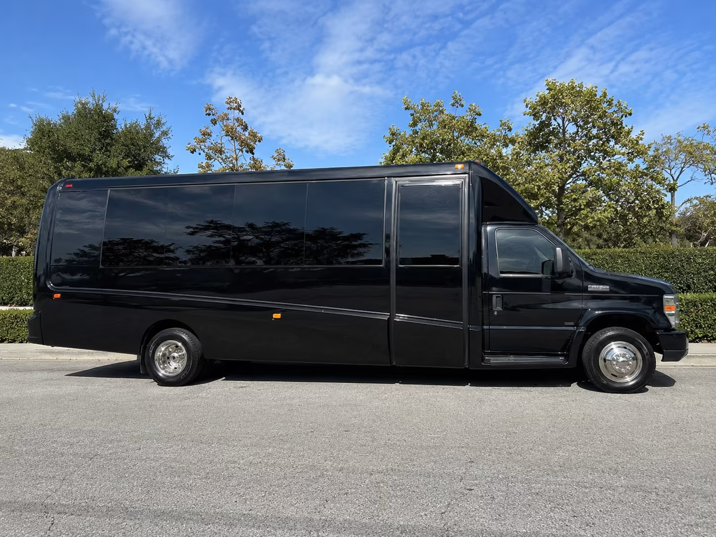 find exactly the right bus for an edinburgh usa wedding