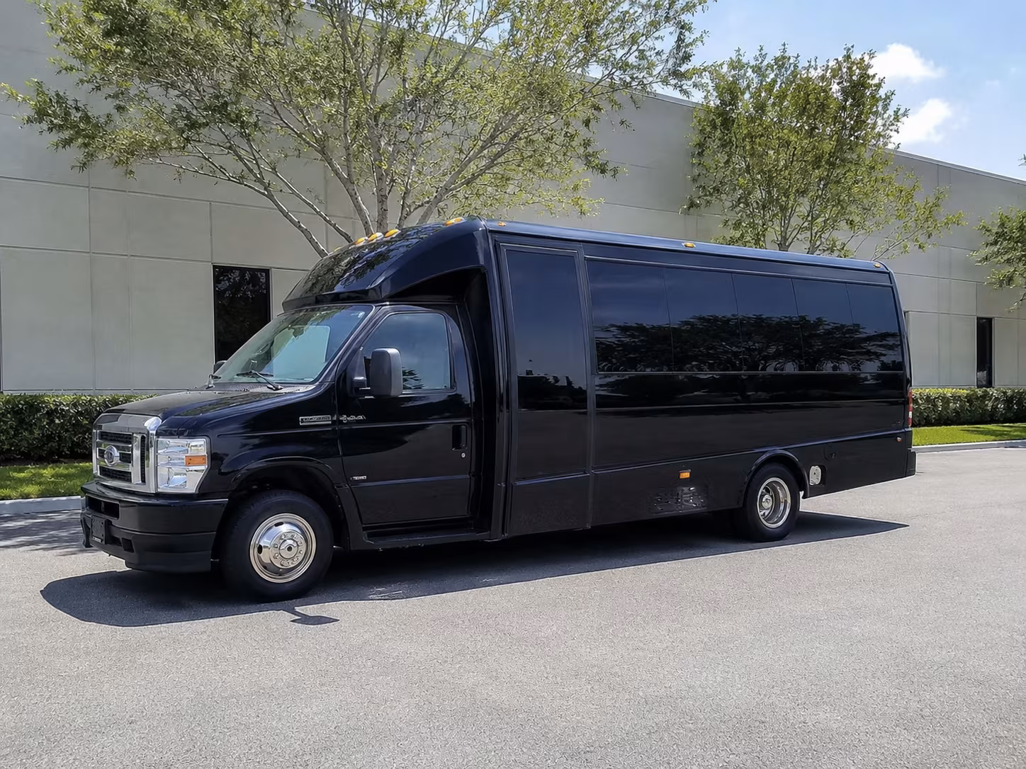 in brooklyn park harvest season is the busiest time to book wine tour transportation